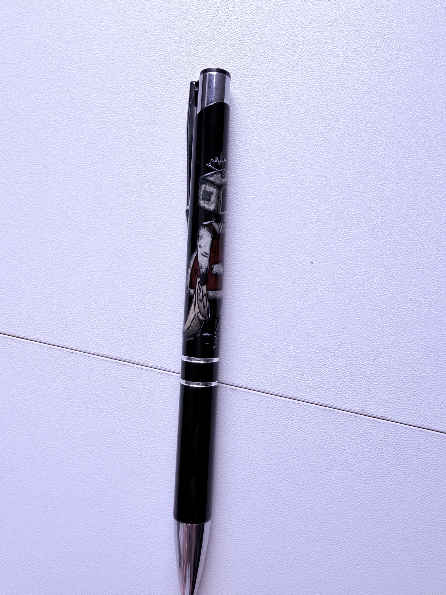 STYLO NOIR FANTÔME AU VISAGE TELEVISION