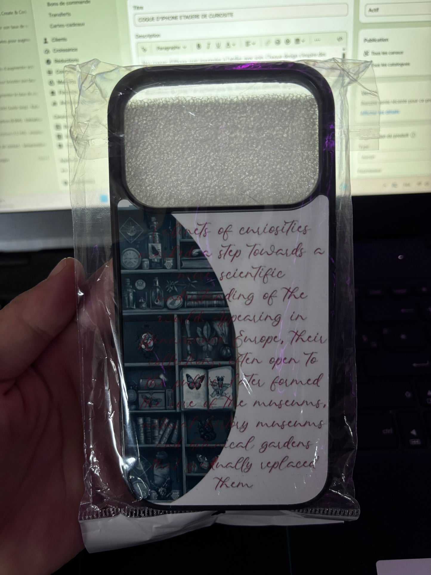 COQUE D'IPHONE ETAGERE DE CURIOSITE