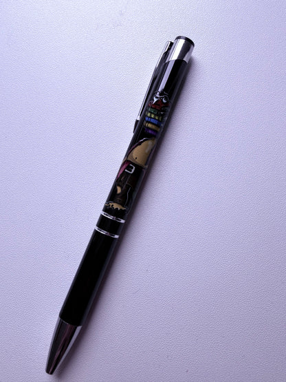 STYLO NOIR CRÉATURE PILE DE LIVRES
