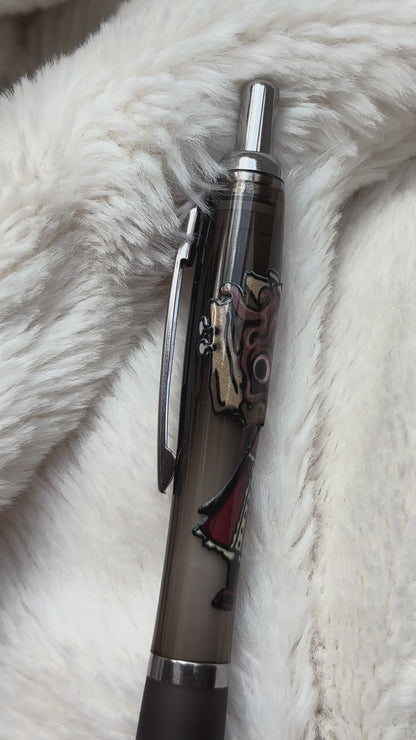 STYLO BLEU : CAISSE HUMANISE